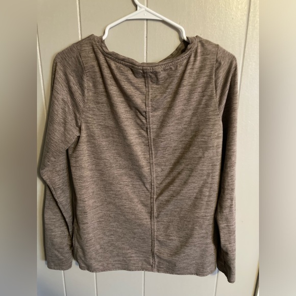 👚(bundle 4 items w/👚for $16) long sleeve top - Picture 4 of 10